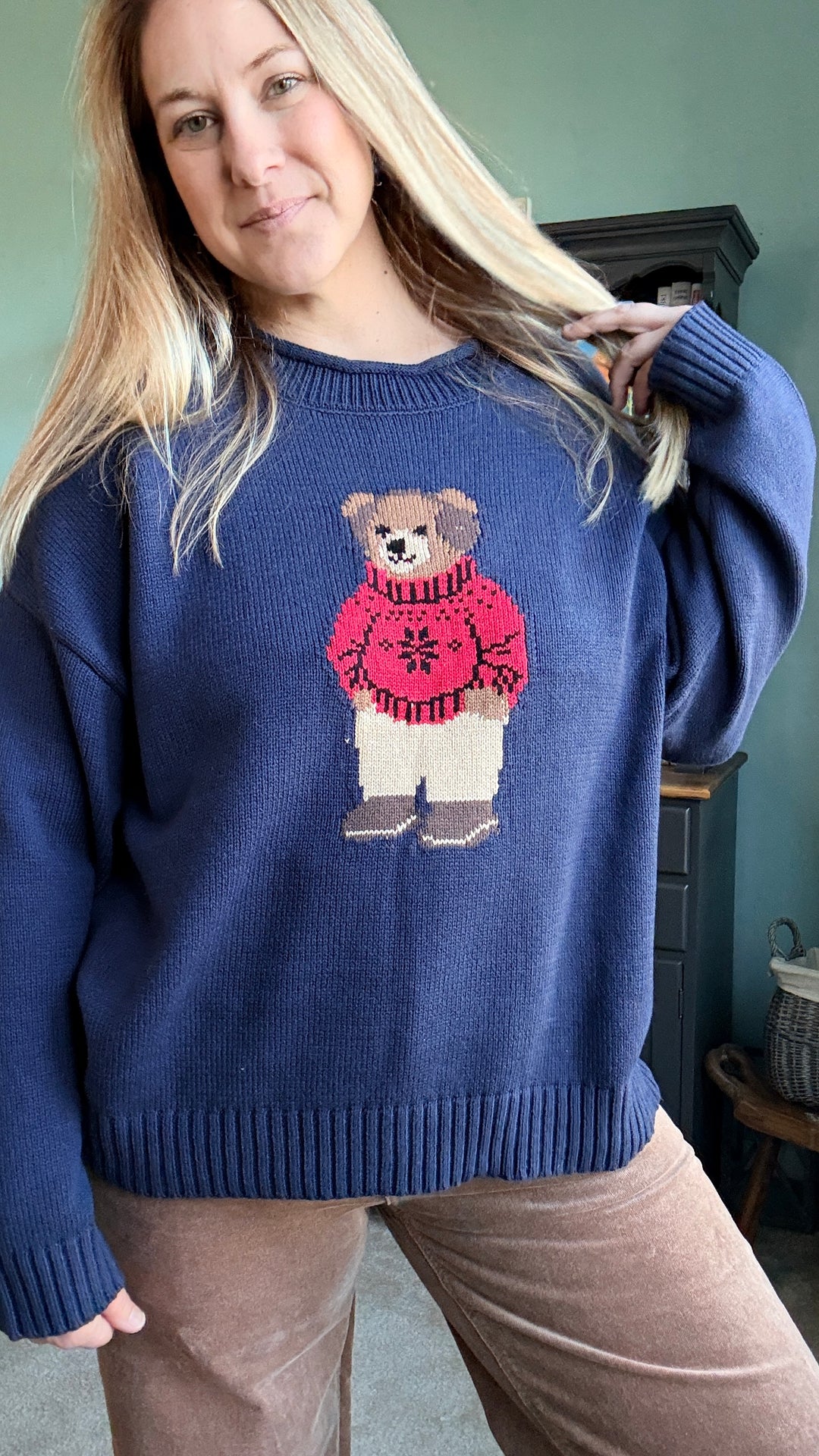 Teddy Bear Crew Neck Intarsia Knit Sweater in Navy