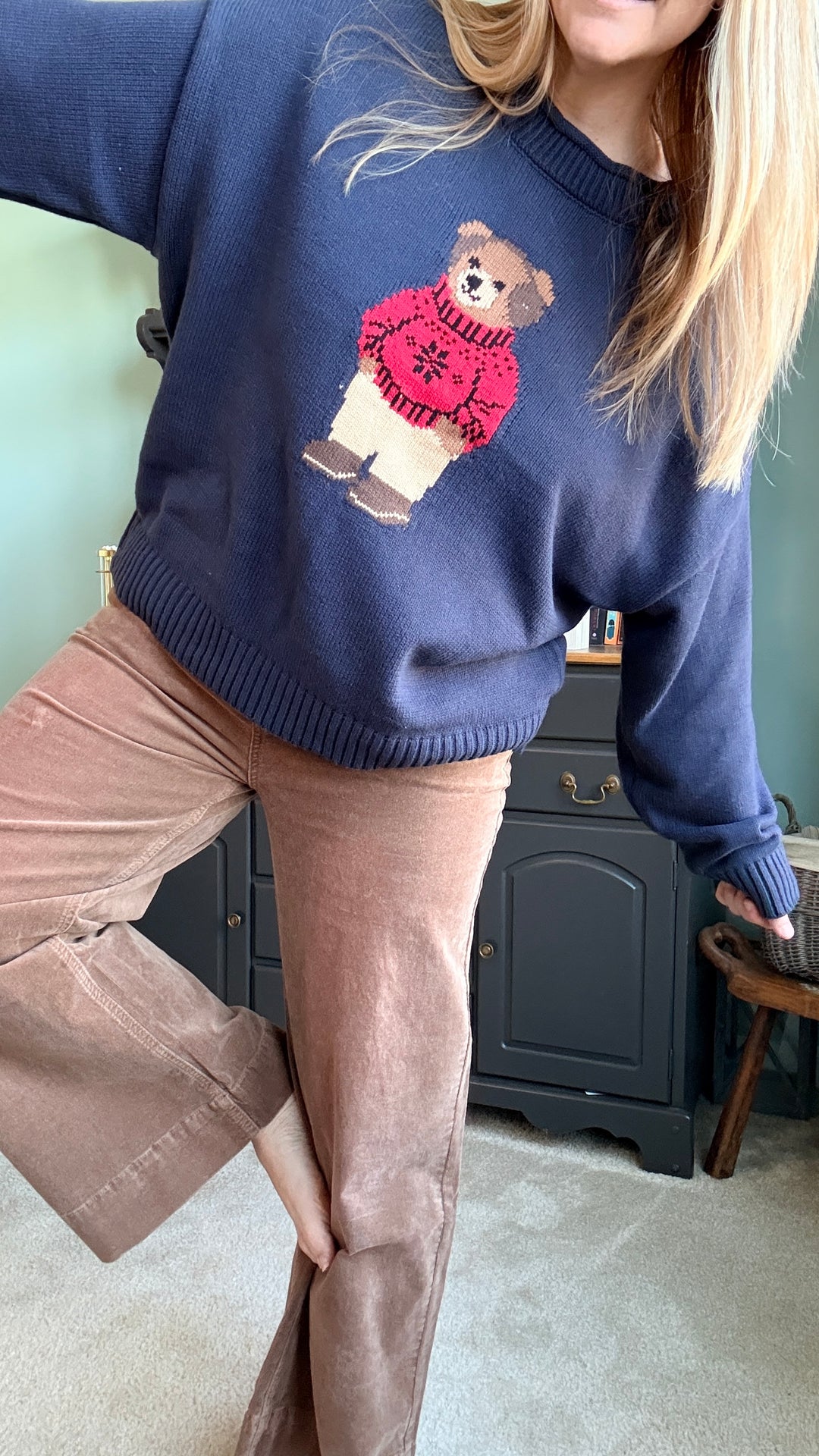 Teddy Bear Crew Neck Intarsia Knit Sweater in Navy