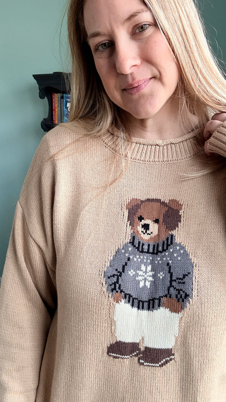 Teddy Bear Crew Neck Intarsia Knit Sweater in Khaki