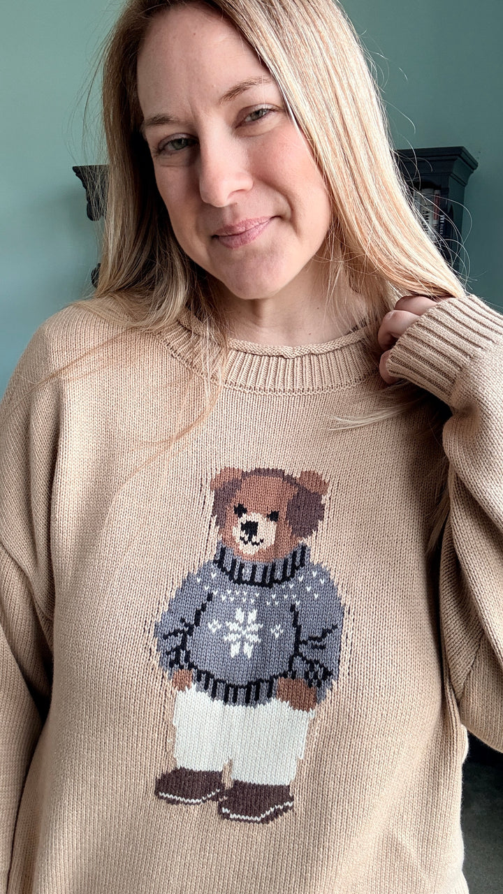 Teddy Bear Crew Neck Intarsia Knit Sweater in Khaki