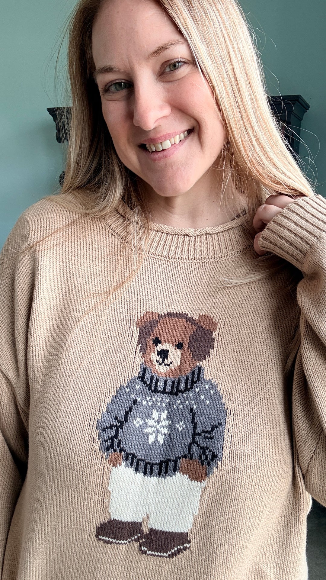 Teddy Bear Crew Neck Intarsia Knit Sweater in Khaki