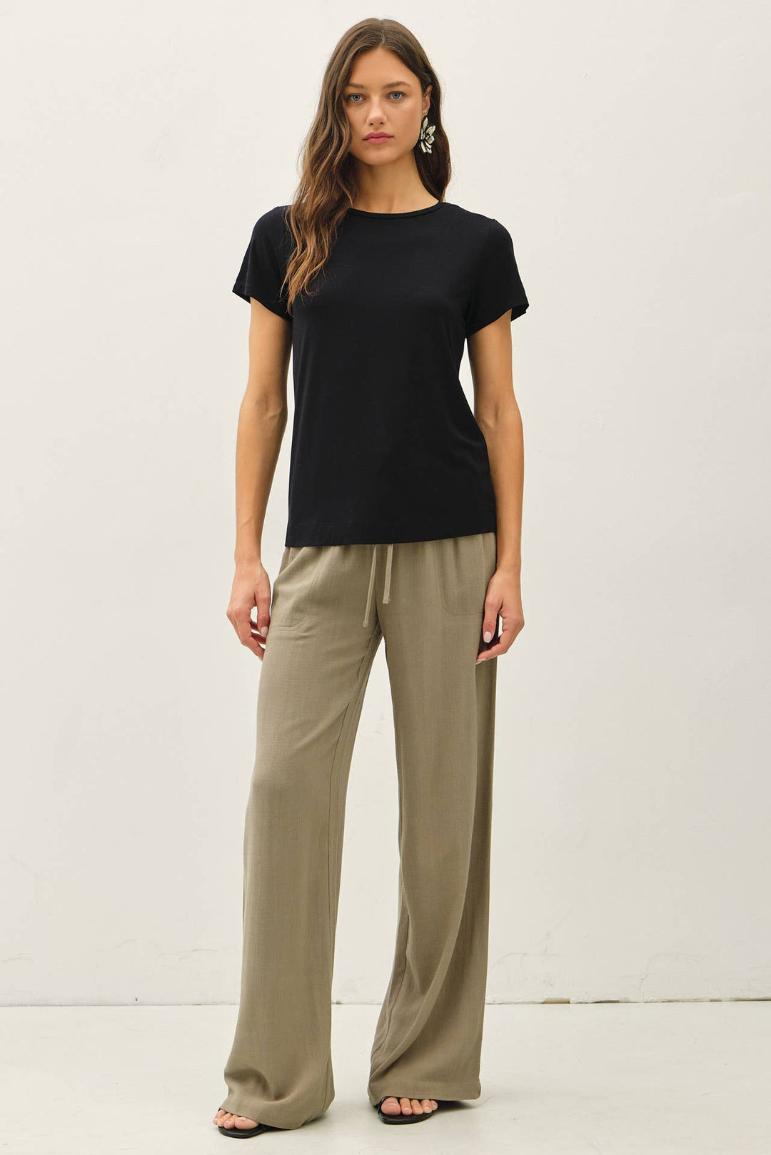Bamboo Round Neck Tee in Black - 22 Palms Boutique
