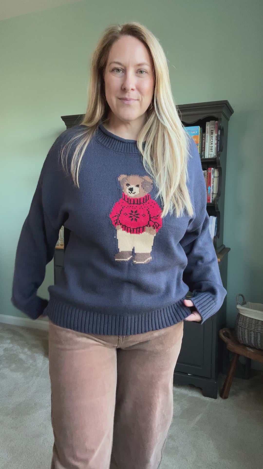 Teddy Bear Crew Neck Intarsia Knit Sweater in Navy