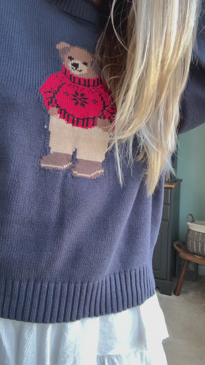Teddy Bear Crew Neck Intarsia Knit Sweater in Navy