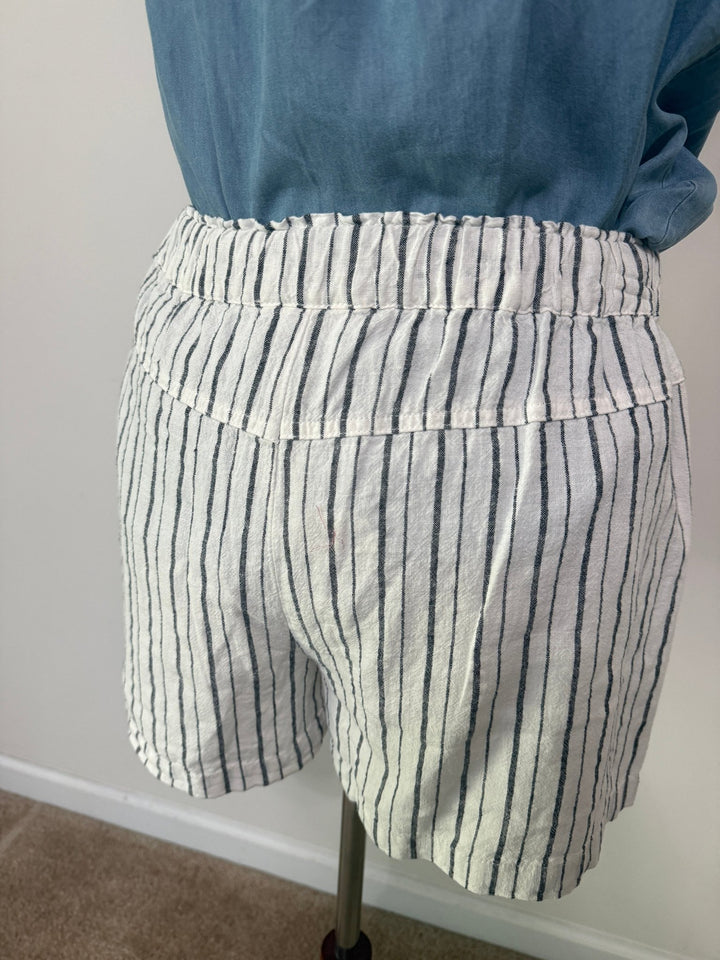 Veronica Linen Blend Shorts - 22 Palms Boutique