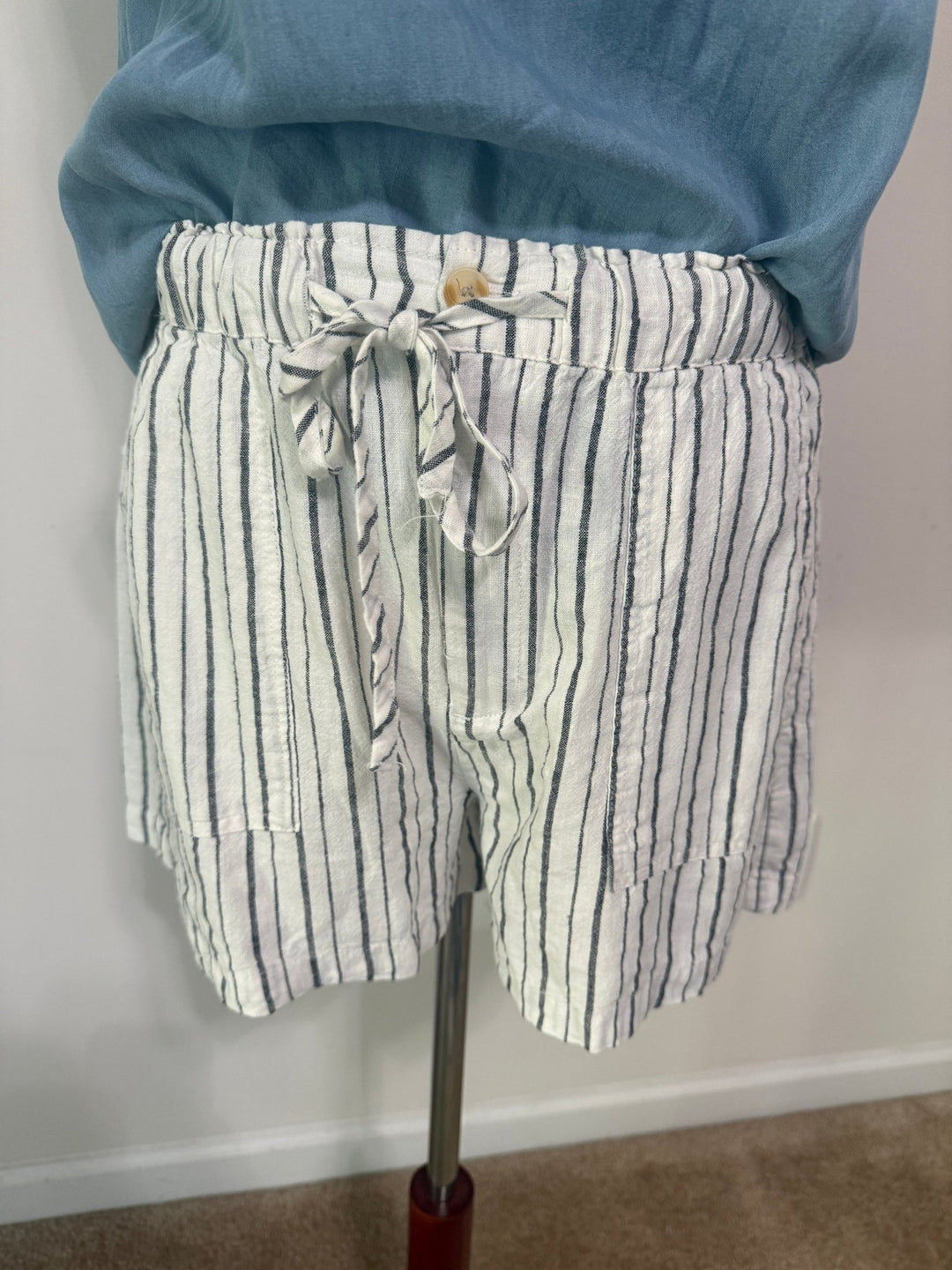 Veronica Linen Blend Shorts - 22 Palms Boutique